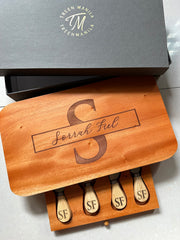 Cheeseboard with Knives Set