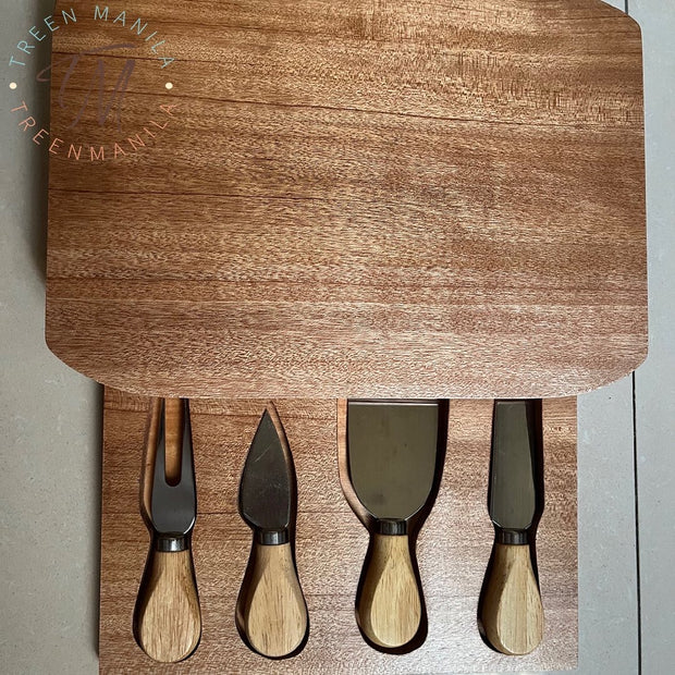 Cheeseboard with Knives Set