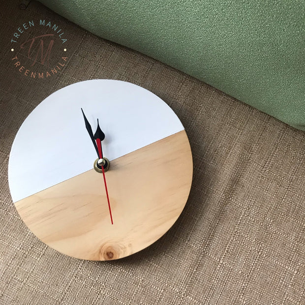 Scandinavian Inspired Pallet Clock